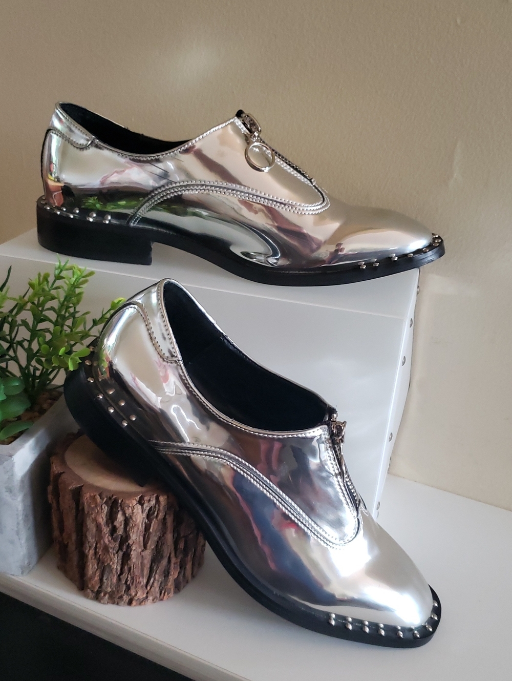 Design Lab Lord & Taylor Remie  Silver Patent Loafers - 8M (EUC)